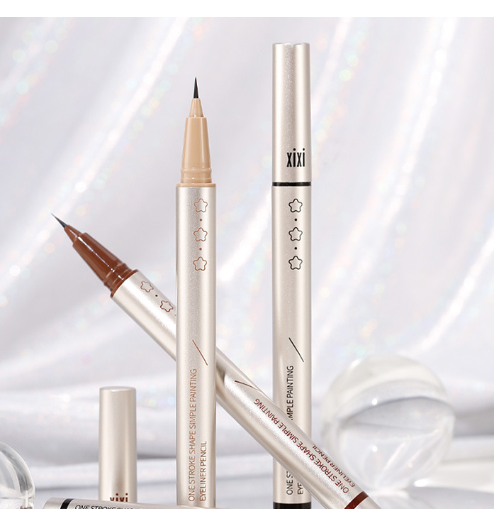 xixi's eyeliner pencil is extremely fine, waterproof and sweat-proof, and does not easily smudge. It is suitable for beginners and even for those who want to get a dark eye undefined