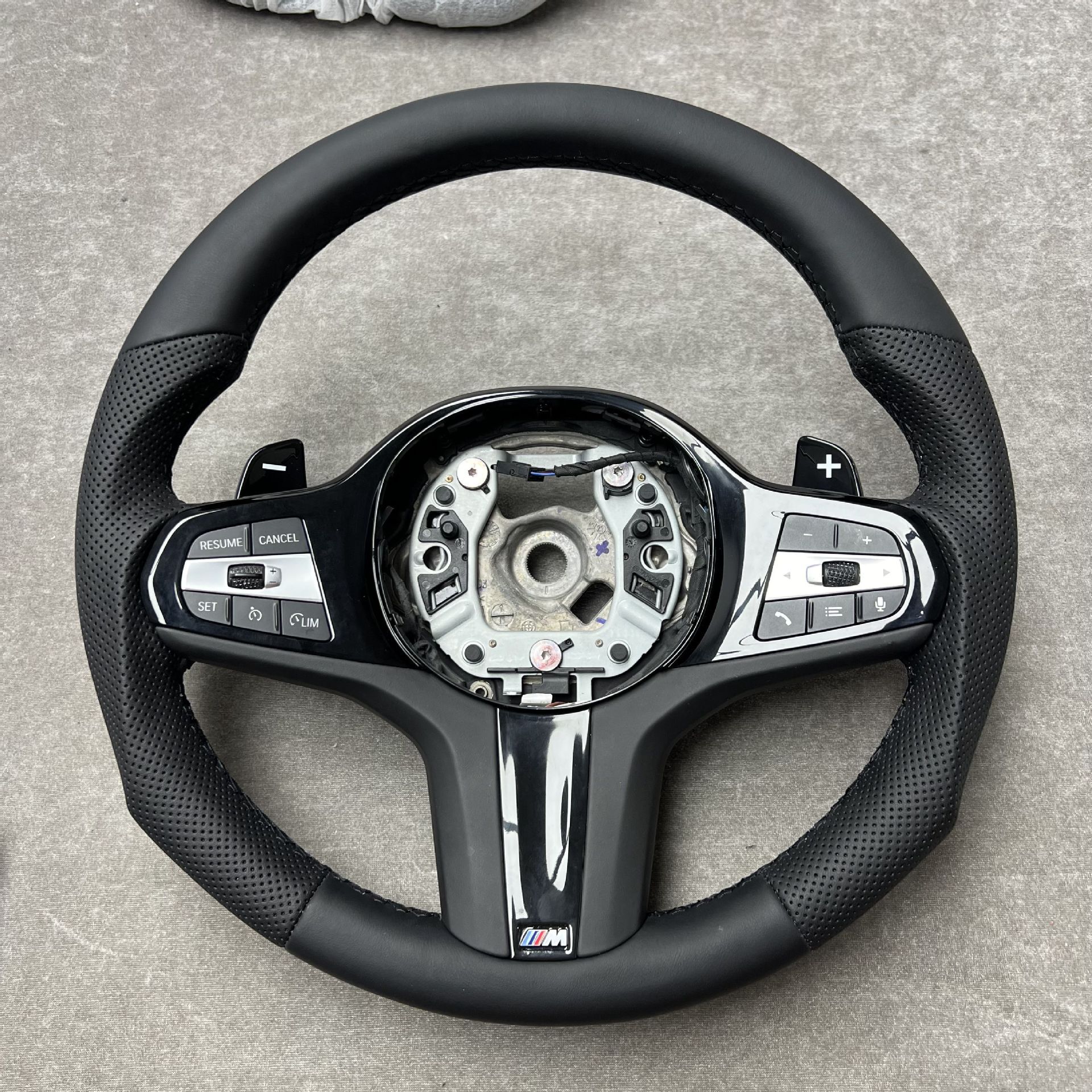 Suitable for Bmw Carbon Fiber Steering Wheel Processing and Customization, G38/G Chassis/Steering Wheel Full Series Upgrade Modification