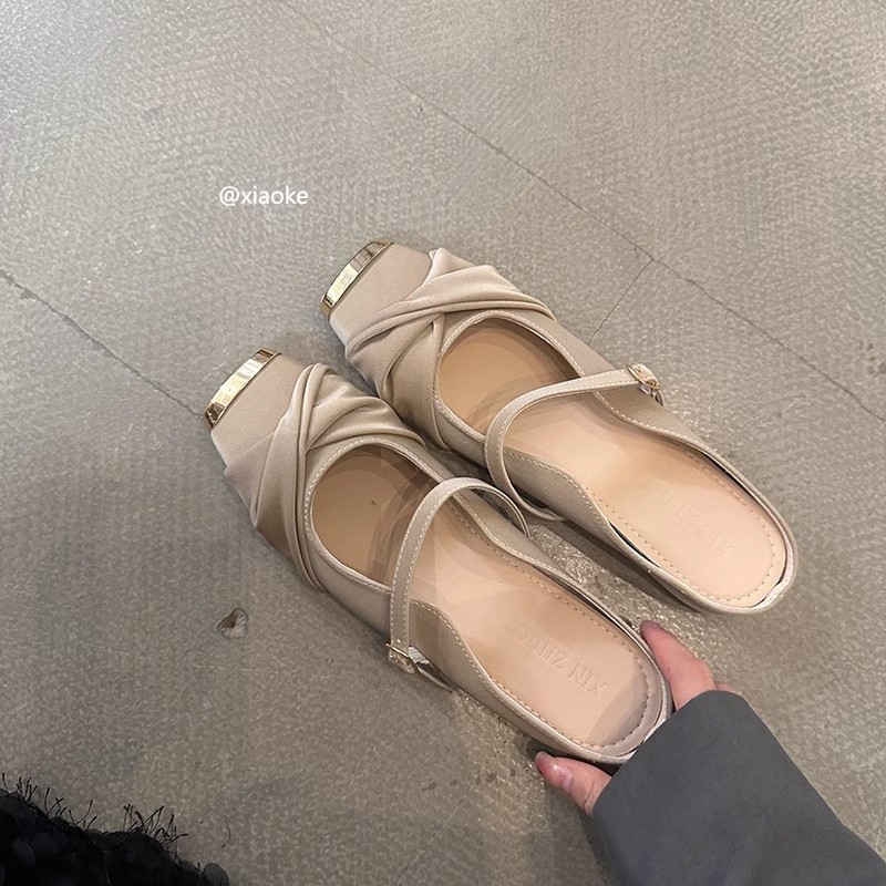 Cabeza cuadrada de metal, tacón plano, medio arrastre, modelo de primavera 2025, zapatillas de suela suave de cuero suave, las mujeres usan zapatos Mary Jane