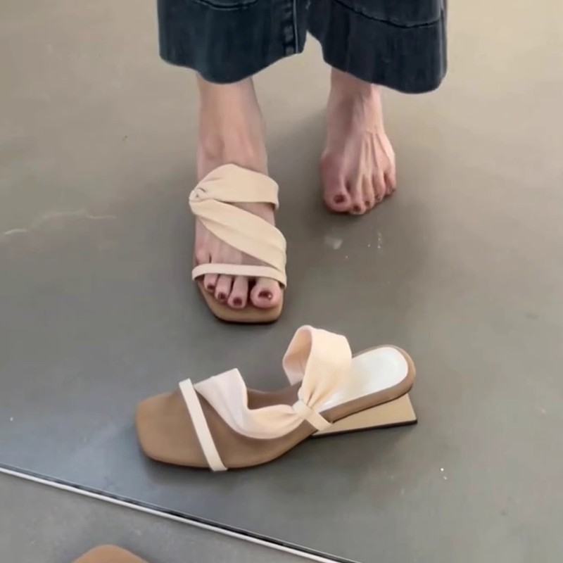 シープスキンバージョン~ウェッジヒールフレンチスタイルスクエアトゥサンダルレディースワンラインストラップスリッパオープントゥスカート付きハイヒールサンダル|undefined