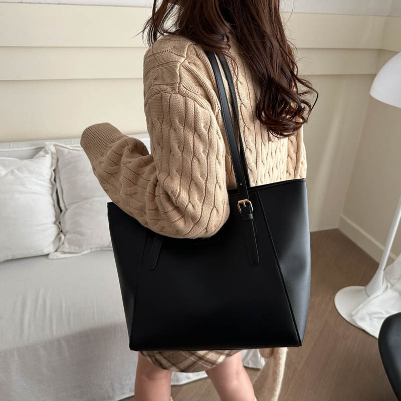 Bolsa de mano de viaje 2024 nueva alta capacidad axilar otoño / invierno popular este año bolso axilar de hombro único