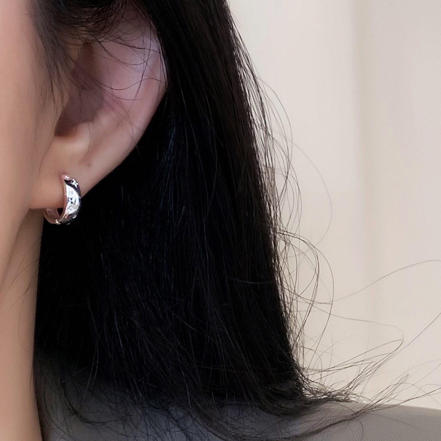 Exquisite Micro-Paved Small Diamond 925 Sterling Silver Earrings for Women, Niche Design, Simple Elegant, Cool Style Earrings