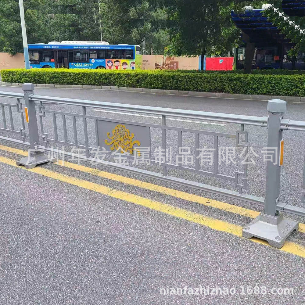 佛山菊花款道路护栏 兰花款人行道交通护栏 市政道路隔离护栏