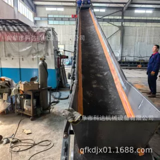 两侧配备挡边砂浆混凝土皮带输送机 可升降式爬坡皮带输送机