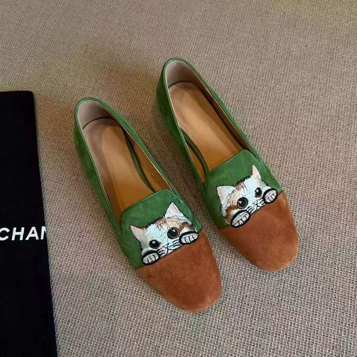 Zhao Cai Gato 2026 nuevo bordado esmerilado un pie de zapatos de Lefour hombre zapatos de tacones bajos para mujeres zapatos de gato Bean