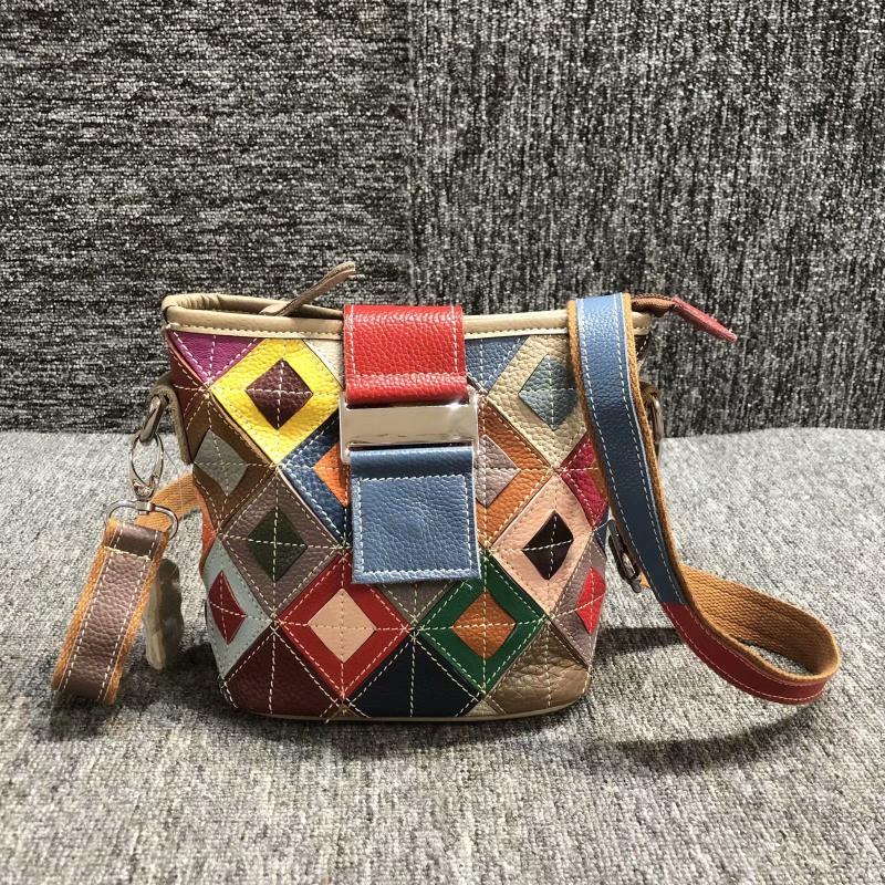 Bunte Schultertasche aus Rindsleder, farblich abgesetzte Beuteltasche für Damen_voghion.com
