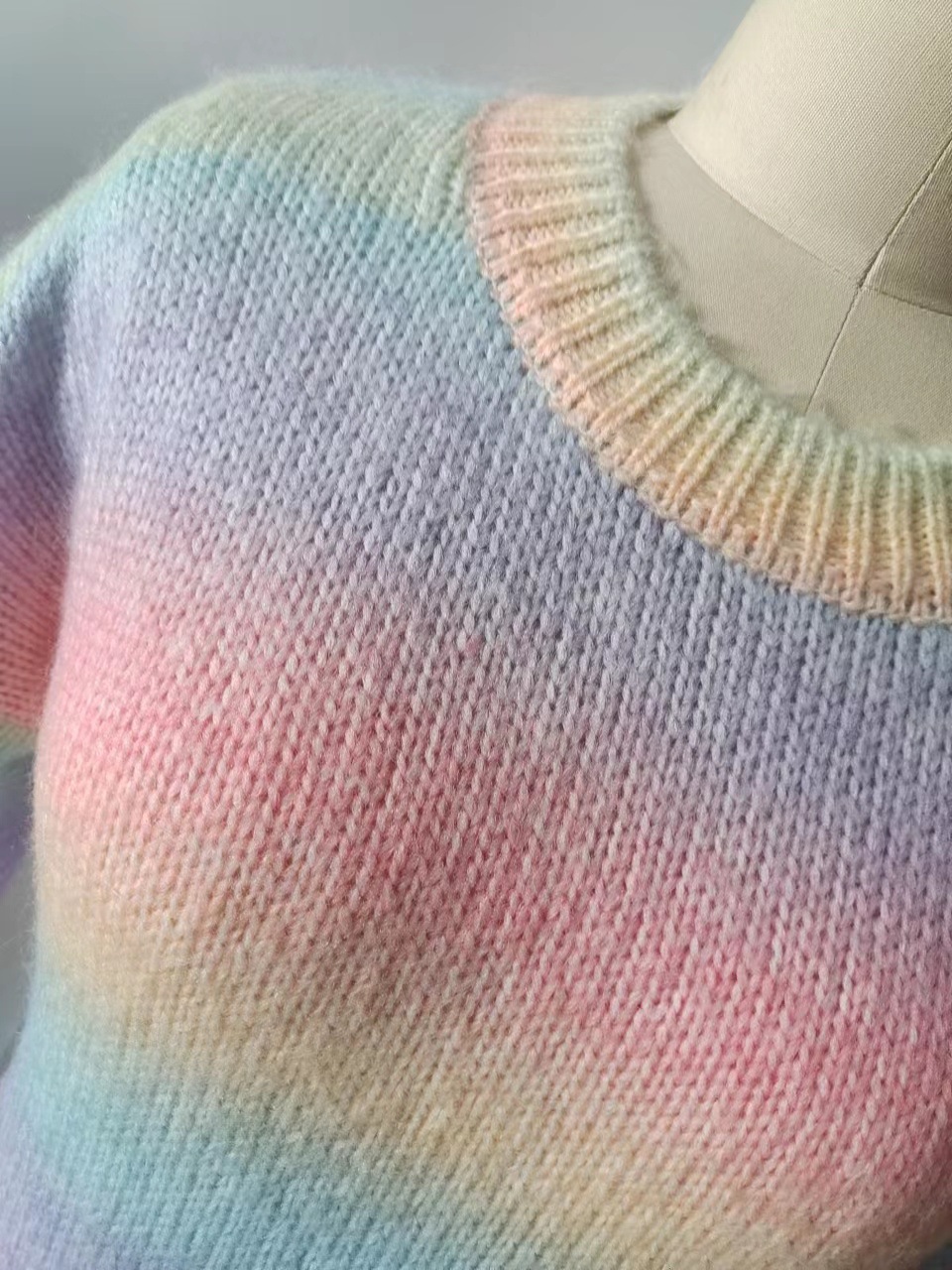 2024 neuer Damen-Strickpullover mit schrittweisem Batikmuster „Fried Dough Twists“_voghion.com