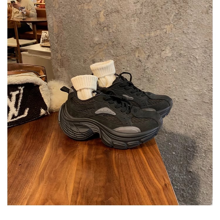 Grape Mom otoño e invierno nuevo estilo deportivo con cordones a juego para aumentar los zapatos de gamuza de suela gruesa para mujer otoño e invierno