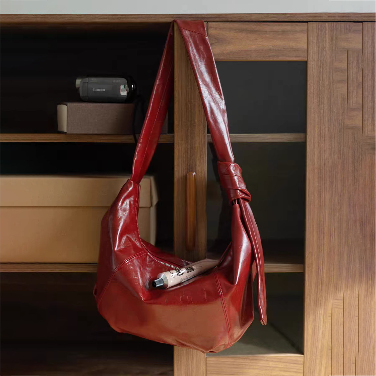 2025 Korean Style New Women's Bag Retro Top Grain Oil Wax Soft Leather Large Hobo Bag Niche Design Shoulder Crossbody Bag - Thumbnail 3