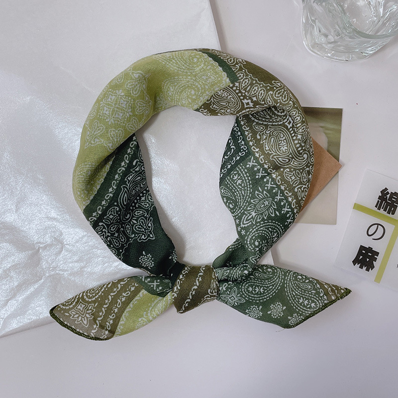 Pañuelo pequeño cuadrado de algodón y lino con estampado de flor de cachemira, estilo nuevo otoño-invierno 2026, pañuelo de cuello pequeño transpirable y cálido para mujer, estilo artístico.