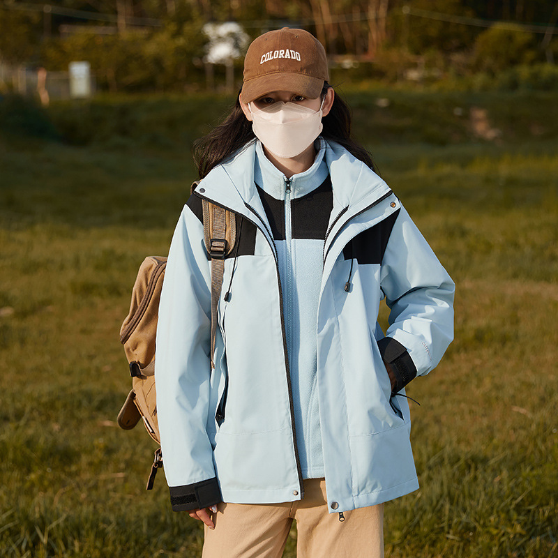 Hombres y mujeres tres en uno al aire libre desmontable a prueba de viento impermeable ropa de trabajo de montaña abrigo caliente logotipo impreso