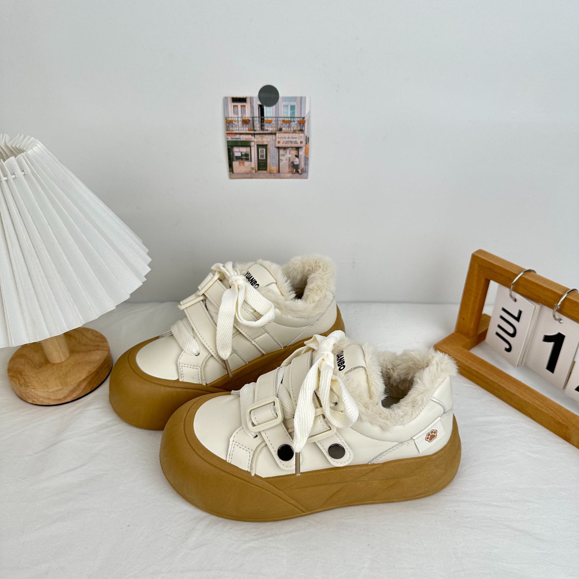 Zapatillas de plataforma de onda lejana más zapatos blancos de estilo de nicho de todo fósforo estudiante de terciopelo 2024 invierno nuevos zapatos de mujer cálidos image 4
