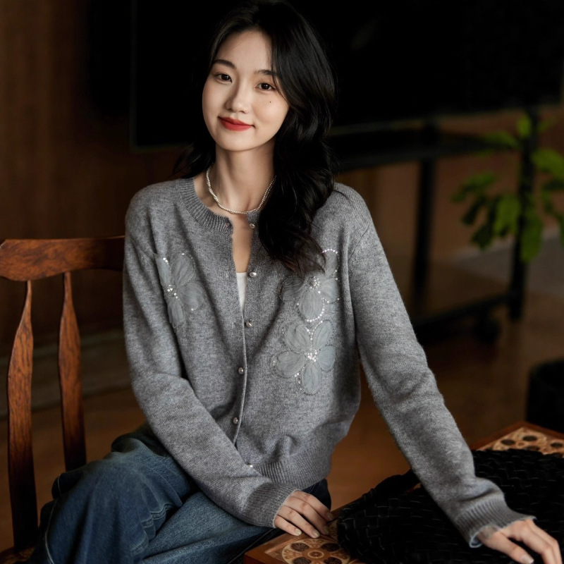 商场同款女装2025秋季慵懒风设计感重工花朵羊毛圆领针织开衫|undefined