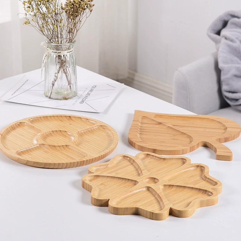Домашняя деревянная тарелка с блюдами из бамбука