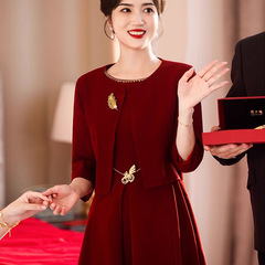 ママの結婚式の宴会ドレスセット 2025 新しいハイエンドライト高級ハイエンドツーピース冬の結婚式の義母のドレス