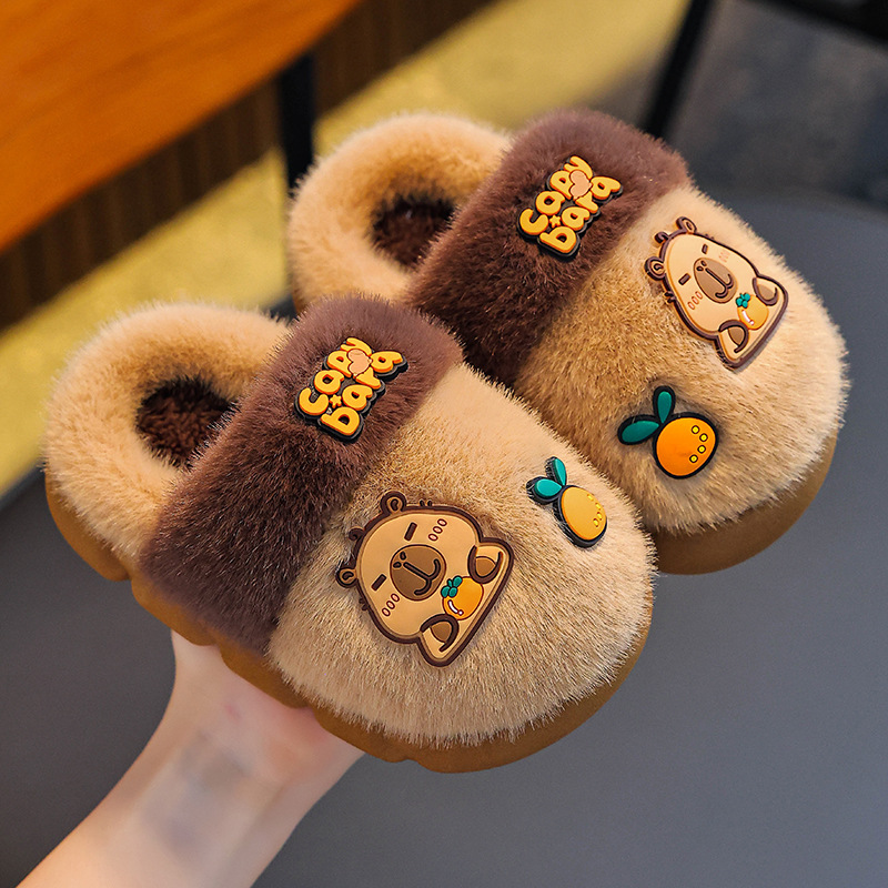 Zapatillas de algodón de invierno para niños Capibara, zapatillas de algodón para niños y niñas calientes y pelusa para padres e hijos, bolsas de niños mayores y zapatos de algodón gruesos.