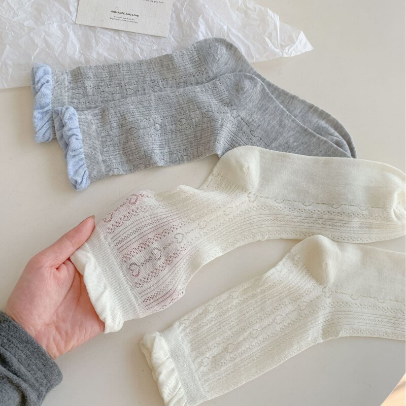 Wearing This Really Makes Me Look Korean and Stylish~ Spring and Summer Korean Basic Style Ins Girl Lace + Heart Hollow Tube Socks