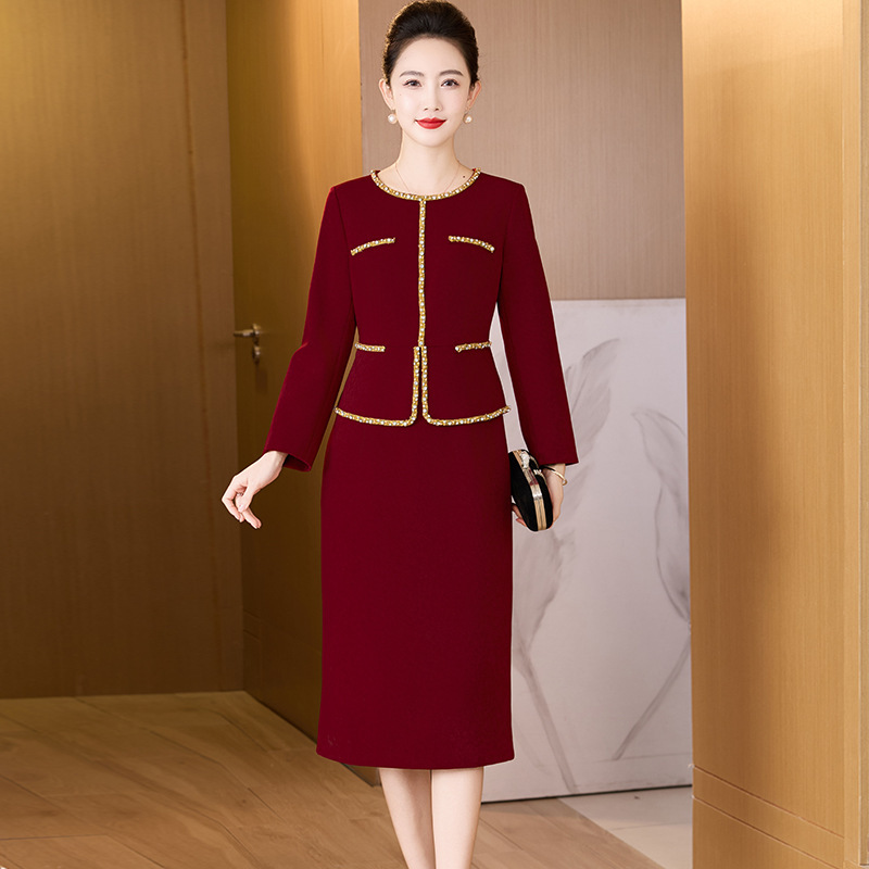 Chanel-style faux two-piece outfit, 2026 new fashion design, suitable for newlywed mothers, with beaded details, can be worn on a daily basis Chanel-style faux two-piece outfit, 2026 new fashion design, suitable for newlywed mothers, with beaded details, can be worn on a daily basis