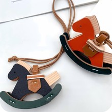 摇摇马包包可爱挂件新款装饰小木马创意PU挂饰女汽车后视镜吊饰