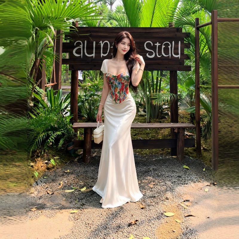 2026 New Fashionable Date Outfit: Multi-size Fishbone Design Bow Slim-Fit Lace Camisole Top