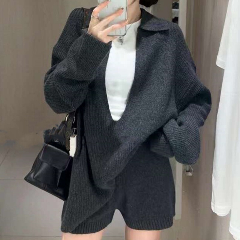 Lazy and Relaxed V-Neck Knitwear Suit for Women in Autumn and Winter New Loose Slimming Look Casual Knitwear Shorts Two-Piece Set