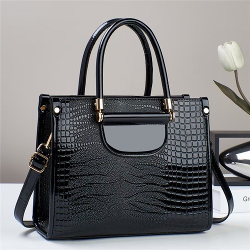 Elegant Minimalist Handbag with High-Quality Texture, Women's 2024 New Casual Versatile Shoulder Crossbody Bag for Commuting