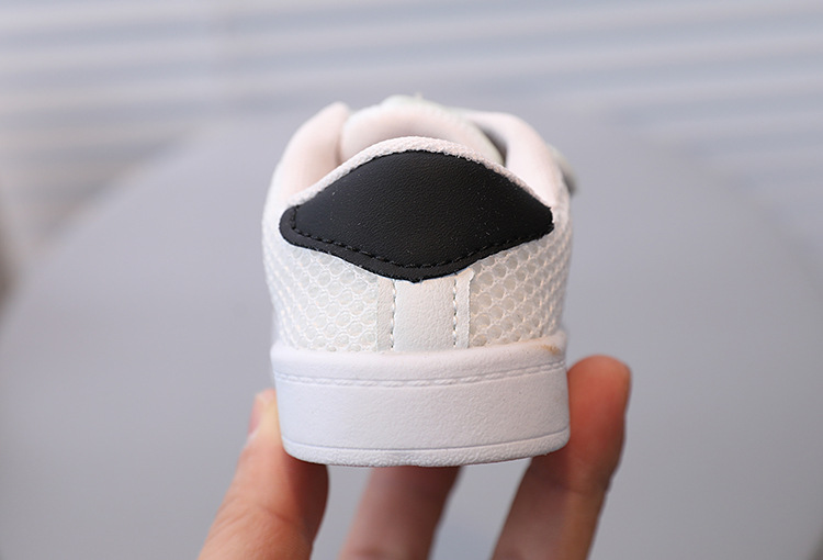 Barnbrädegalleria vit port hane och hona gående babyhacka, pring/sommar 2023 urholkad ingle meh_voghion.com