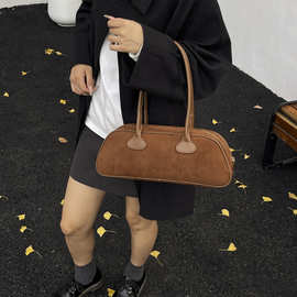 手拎包包秋冬新款时尚休闲单肩包感斜挎包复古磨砂大容量女法棍包