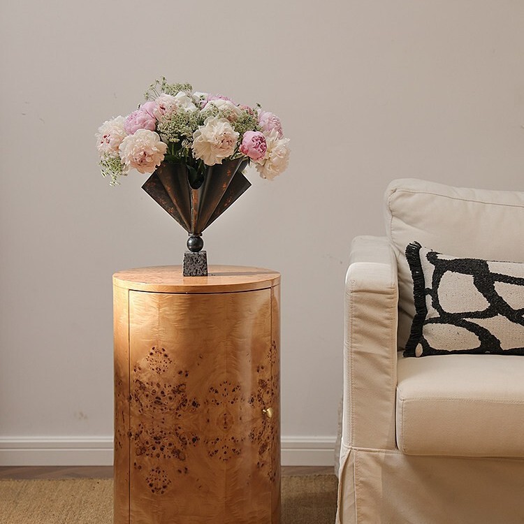 French-style vintage metal pleated flower vase, home art flower vessel, creative retro artistic flower pot decoration French-style vintage metal pleated flower vase, home art flower vessel, creative retro artistic flower pot decoration