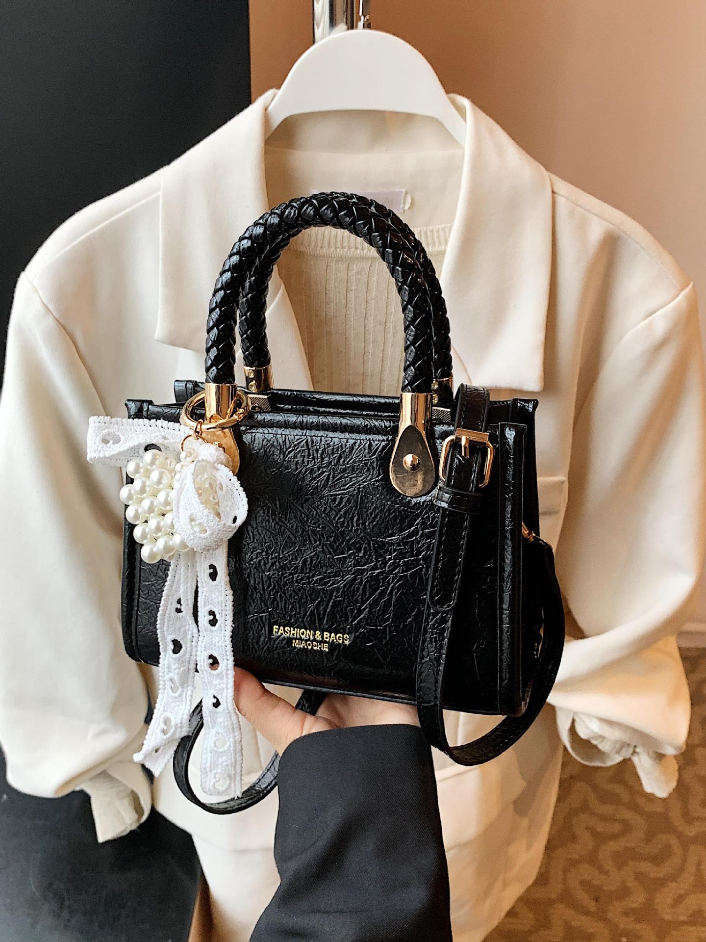 Bolso cuadrado pequeño portátil más vendido transfronterizo para mujer 2025 nuevo bolso de hombro de moda de nicho bolso de mensajero de alta gama