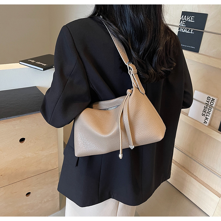 High quality texture large capacity 2024 summer new item niche design pillow fashionable versatile single shoulder_voghion.com