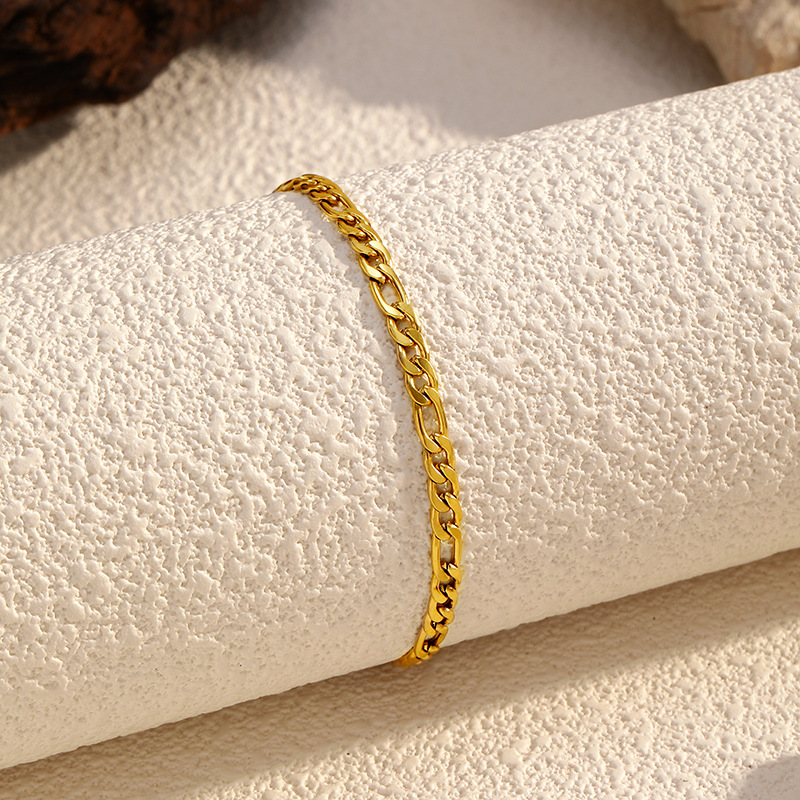 Brazalete de acero de titanio de oro transfronterizo de Europa y los Estados Unidos simple joyas de moda de mujer galvanizado 18K joyas de acero inoxidable al por mayor
