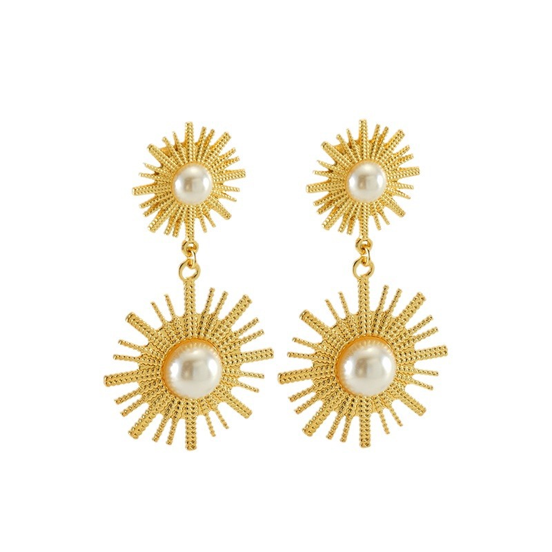 Moda europea y americana retro ronda girasol perla pendientes personalidad todo partido moda perla titanio acero chapado en oro pendientes para las mujeres