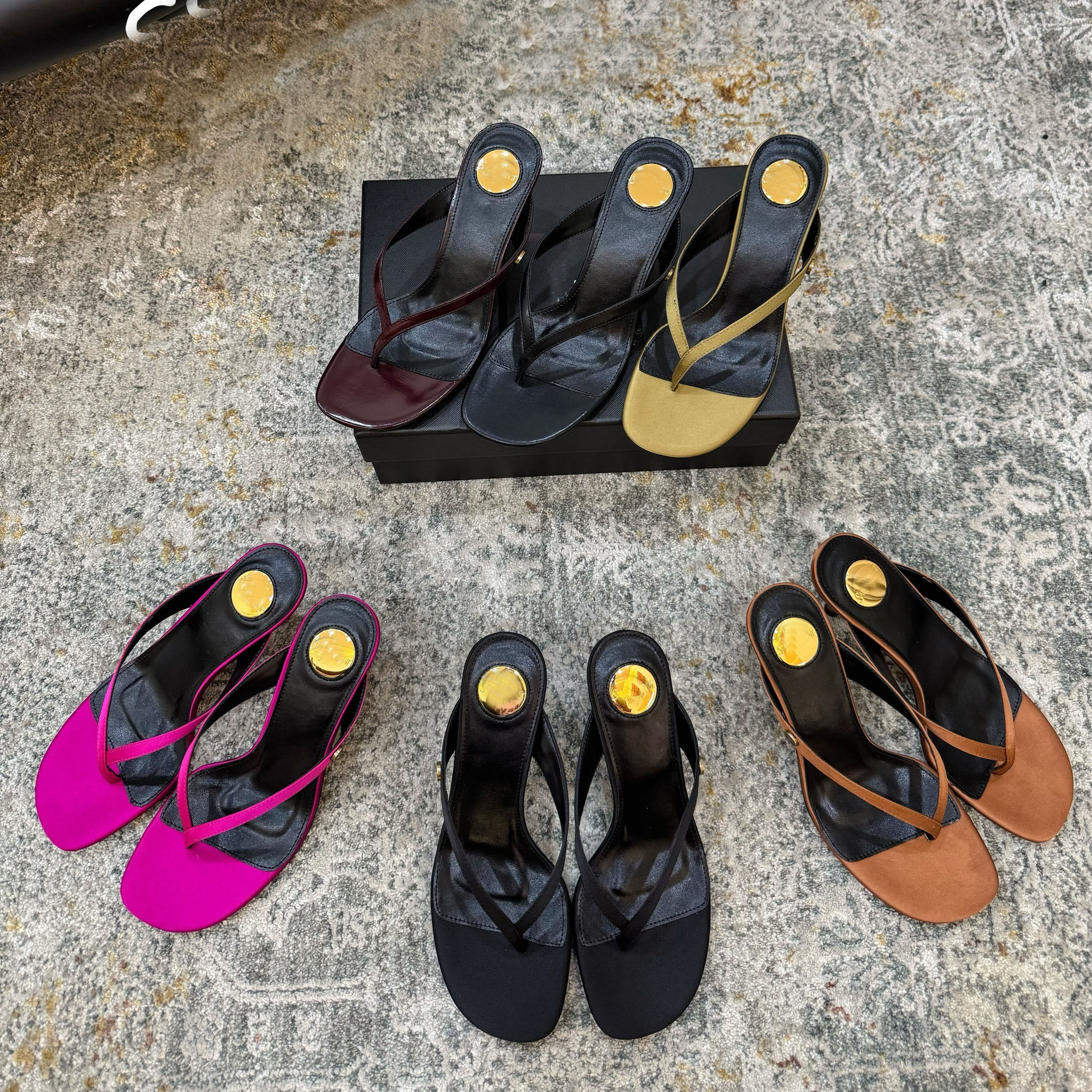 Fashionable women's sandals