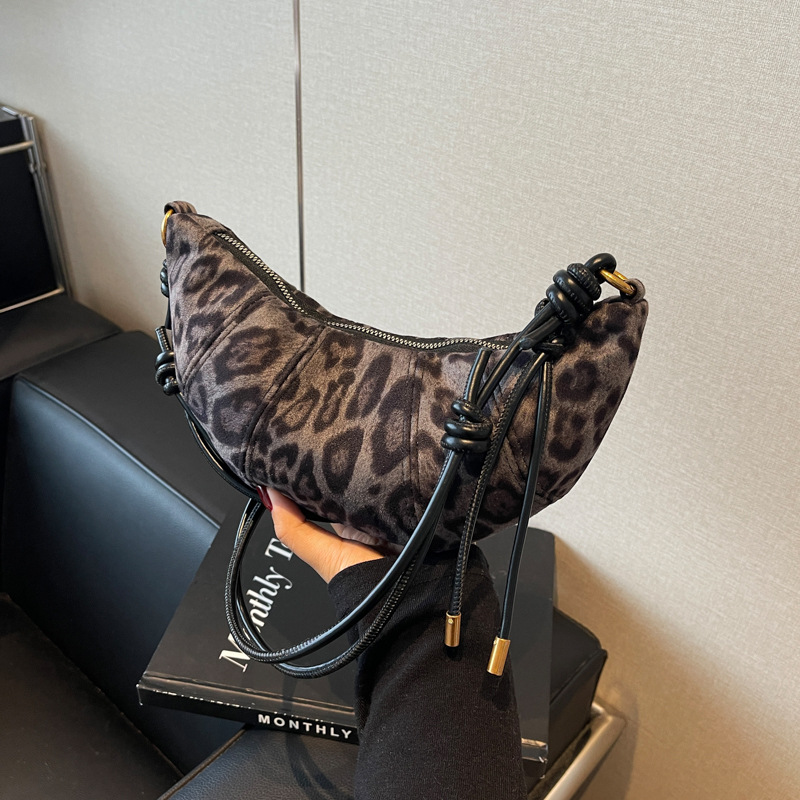 표범 무늬 블랙