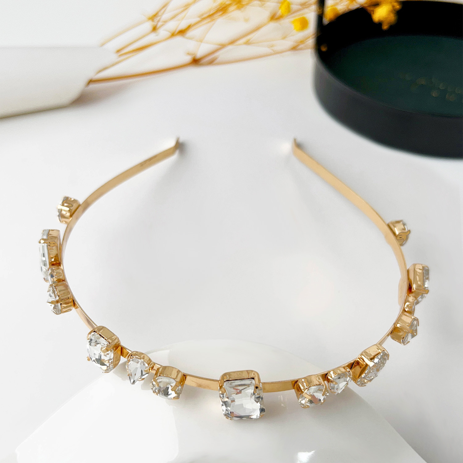 Metal headband -15 diamonds