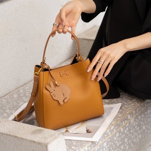 New Women's Bag 20245 Fashion Genuine Leather Shoulder Bag Trendy Handbag Korean Crossbody Bag Top Layer Cowhide Rabbit Bag