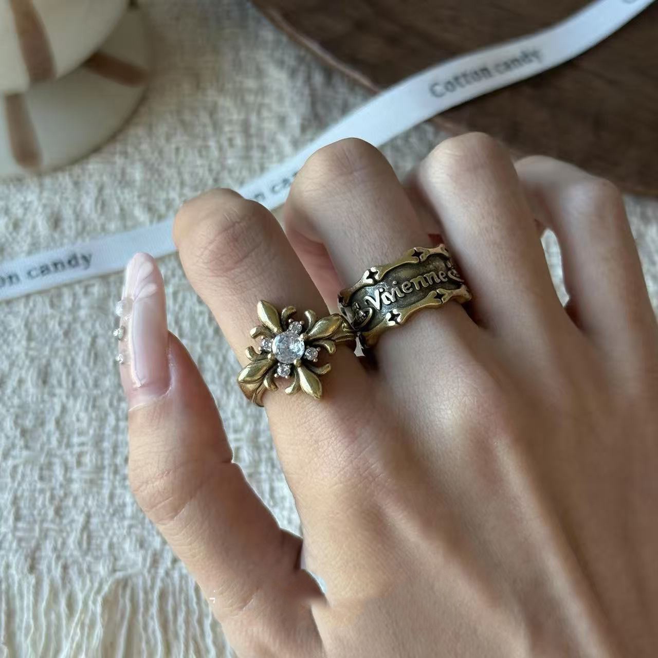 Vintage Stackable Designer Rings With Gold Iris Floral Inlay_voghion.com
