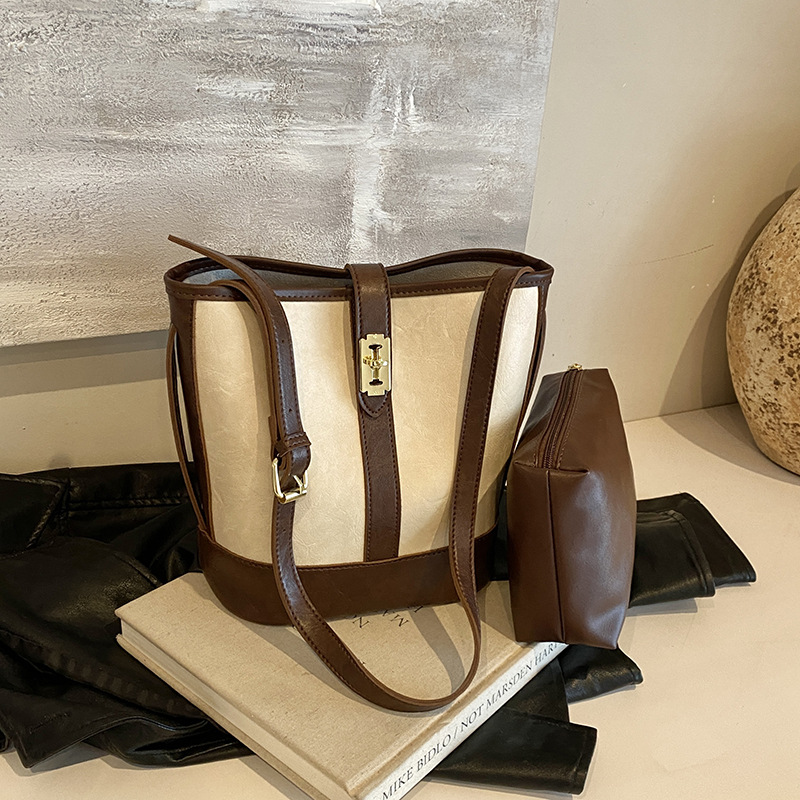 Moderna ženska torba za ispod pazuha 2024., nova luksuzna i nišna, dizajnirana za putovanje preko ramena_voghion.com