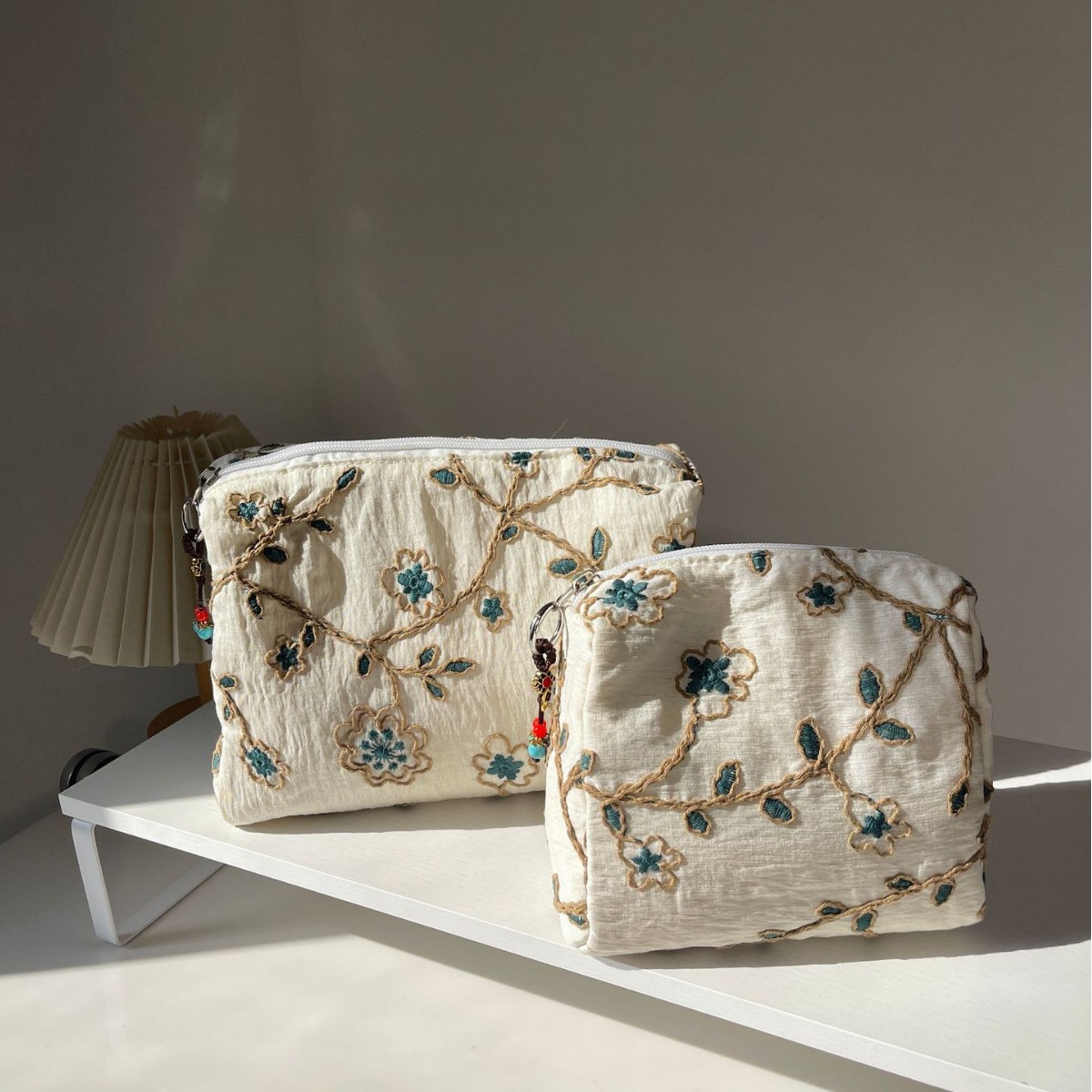 法式复古文艺棉麻刺绣化妆包高级感旅行收纳包便携式手拿洗漱包