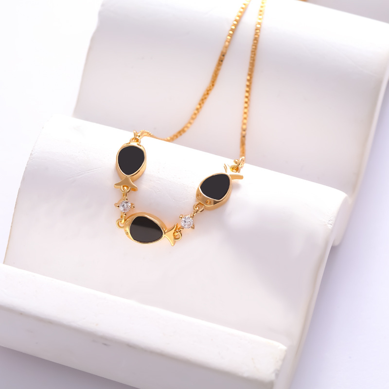 CDD Elegant fashionable golden stone inlay with zircon