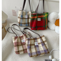 Le Marais Large Capacity Gingham Bag Circle Plaid Commute Winter New Plush Plush Shoulder Bag for Women Students