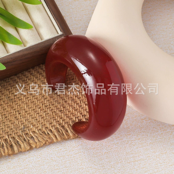 B24-333 wine red next to R3