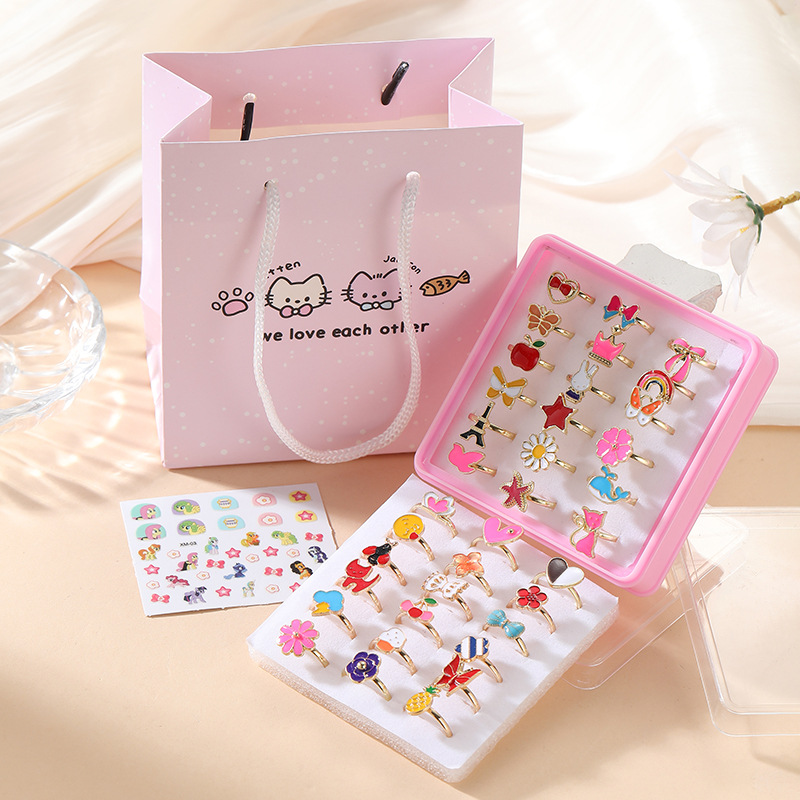 Anillos de aleación para niños, anillos infantiles con dibujos animados, lindos y hermosos, estilos variados, 36 piezas en 1 caja.