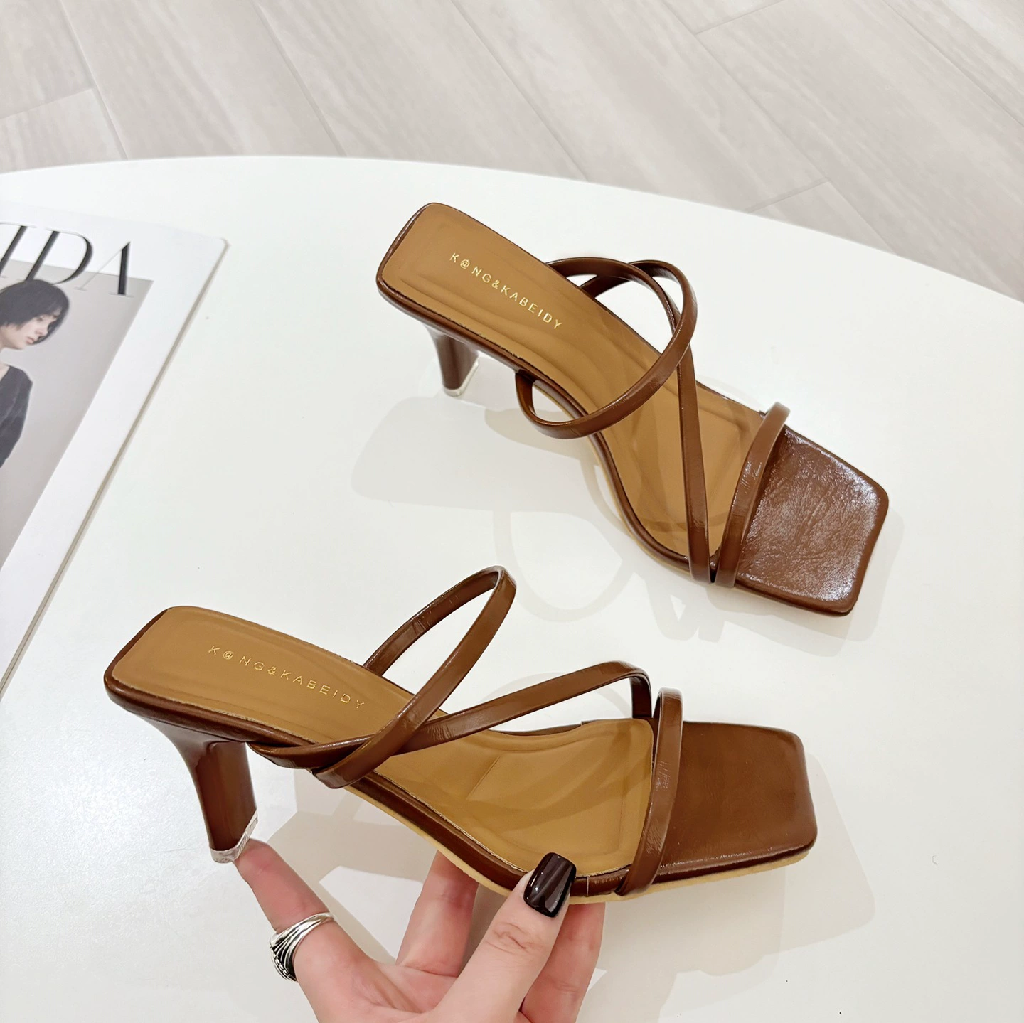 Summer universal sandals, thin strap, bright catchy style