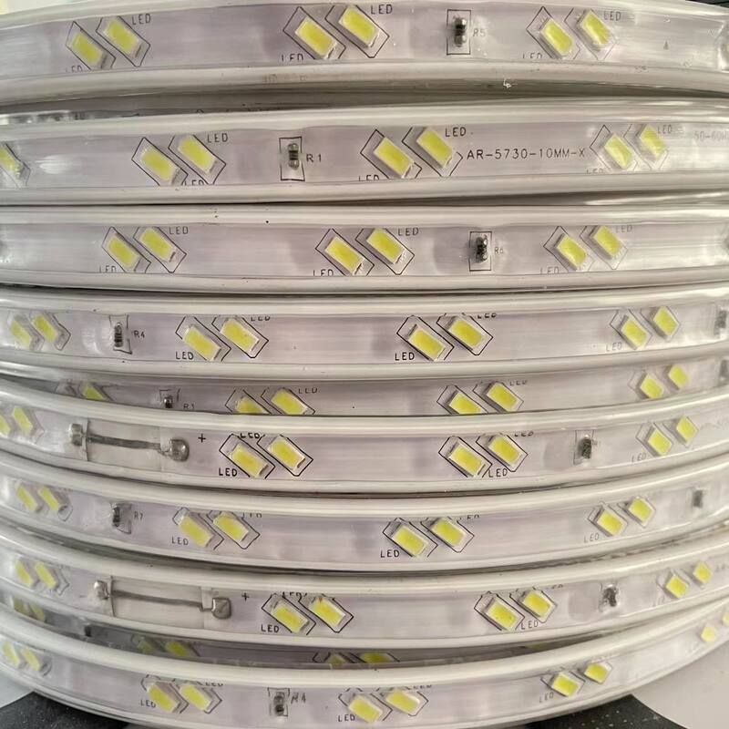 Ledライトは屋外の明るくなる工事の雰囲気を持っています。|undefined