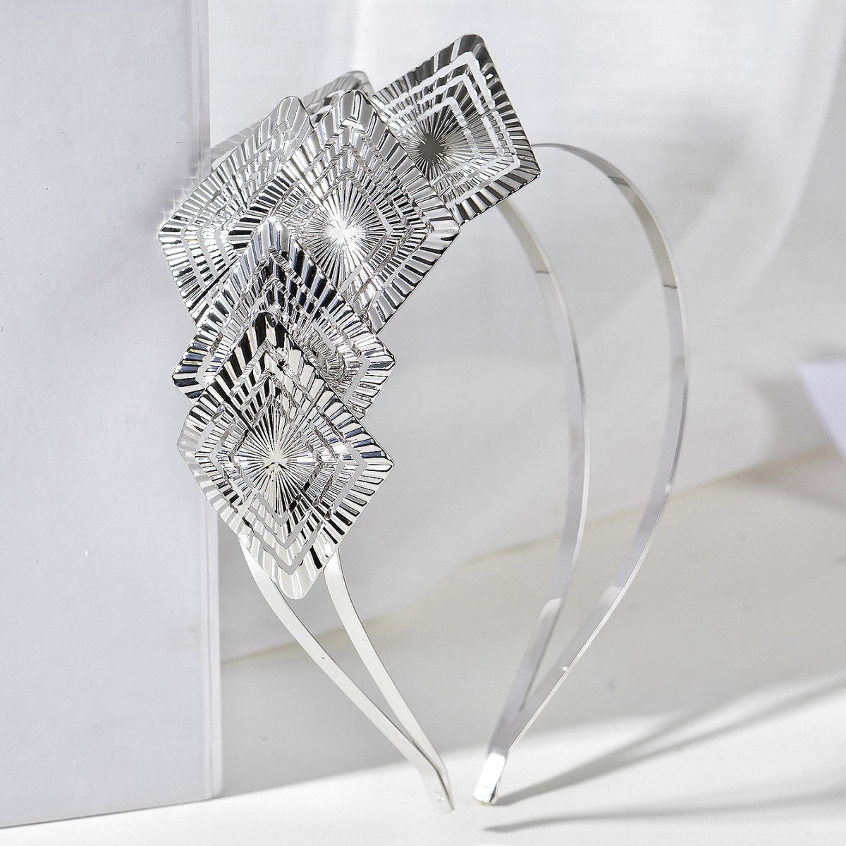 Europeo y americano personalizado hoja diadema hueco barroco doble capa hoja diadema flor metal accesorios para el cabello cabeza hebilla al por mayor