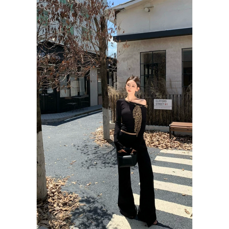 Женская одежда 2025 года. Элегантный дизайн в западном стиле. Футболка с косым плечом, длинный рукав, модная женская одежда.