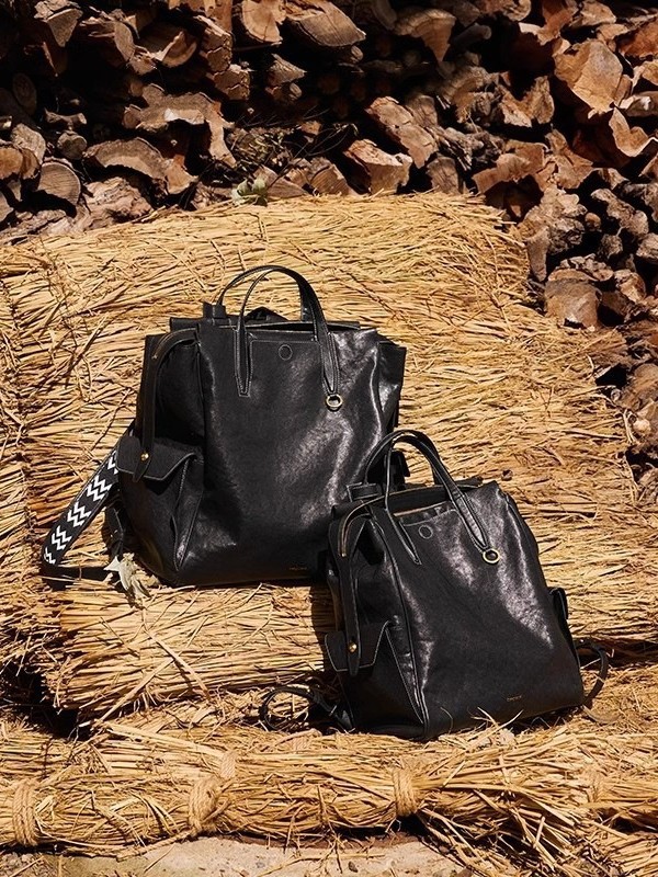 宋山下には追跡シリーズの大サイズのリュックサックがあります。