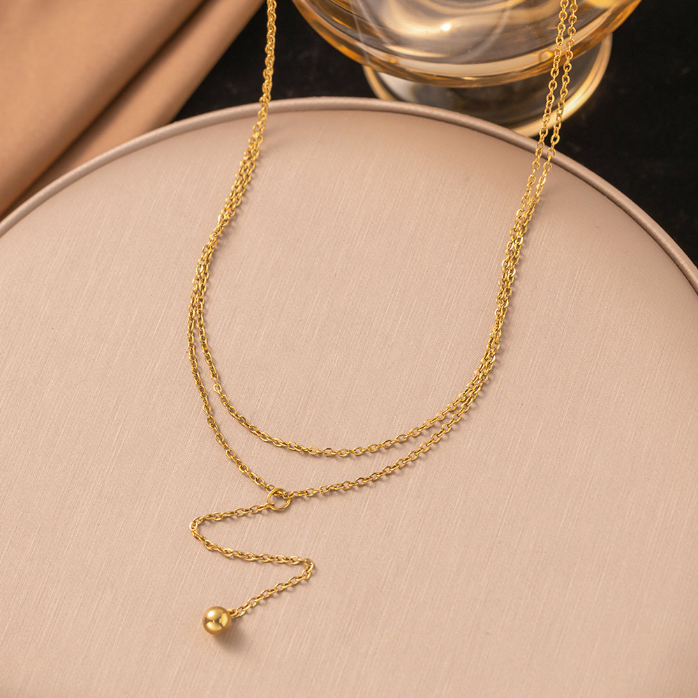 [collar de acero de titanio dorado + acero] collar de amor de nicho con cadena de clavícula avanzada en la moda de lujo ligero femenino